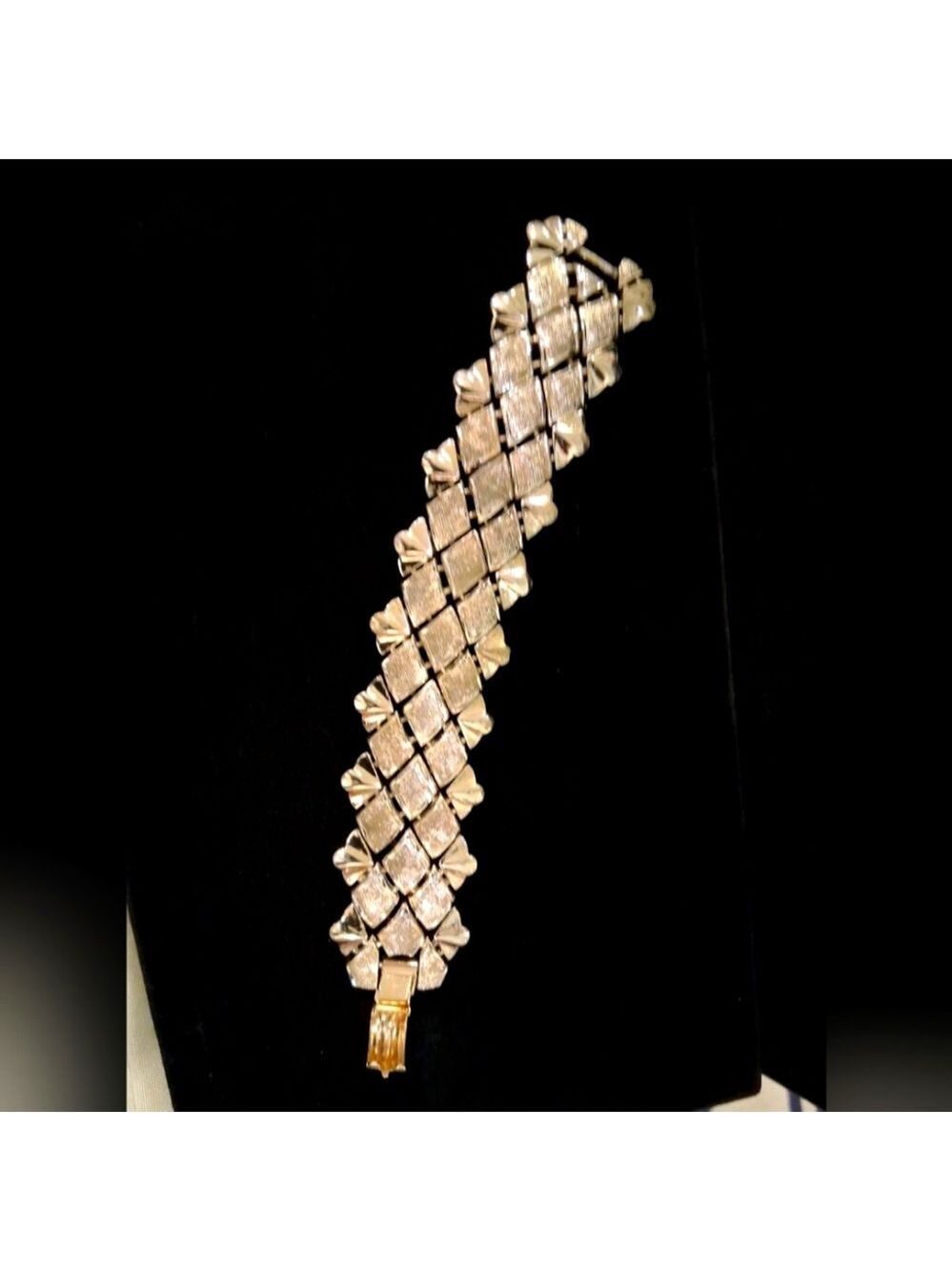 Vintage Gold Toned Pegasus Coro Chunky Diamond Shaped Link Bracelet 7.5"